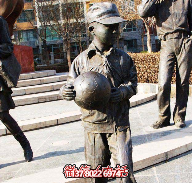 鑄銅雕塑，點(diǎn)綴小學(xué)廣場(chǎng)，傳遞小學(xué)生足球精神