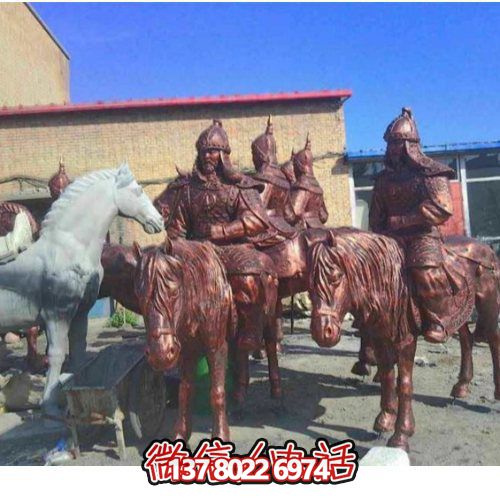 巨型騎士馬銅雕塑，點綴景區(qū)廣場