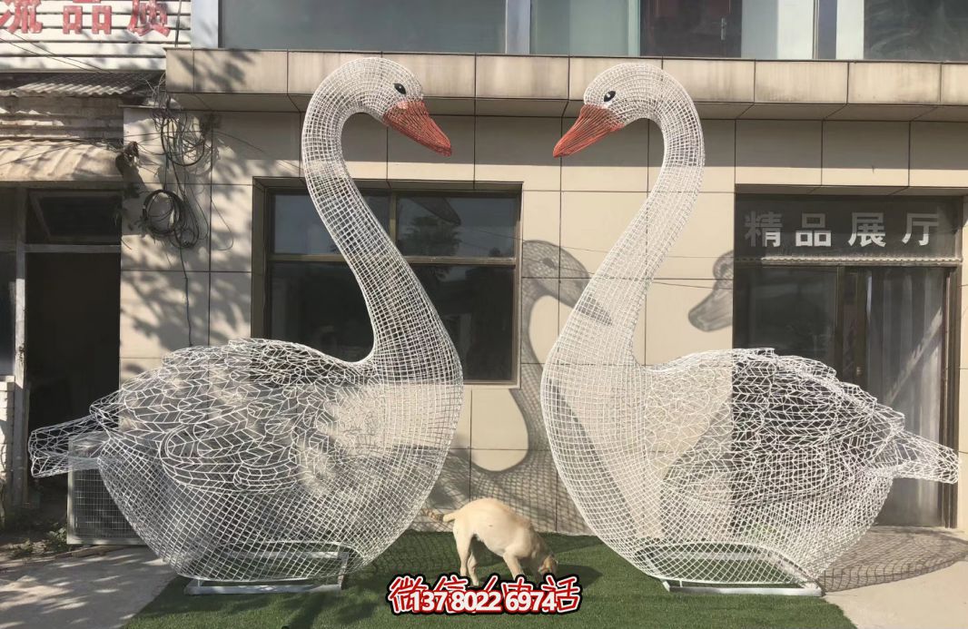 不銹鋼天鵝雕塑，給您的景區(qū)增添一抹優(yōu)雅氣息