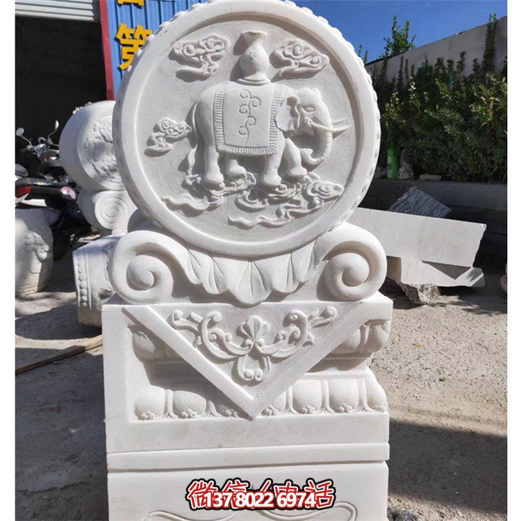 天然石材浮雕太平吉祥抱鼓石，點綴別墅門口