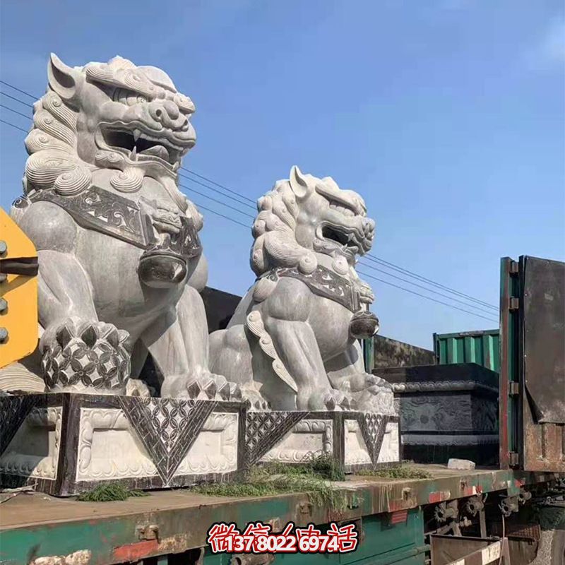 青石制大型仿真獅子雕塑，為鎮(zhèn)宅增添獨特魅力