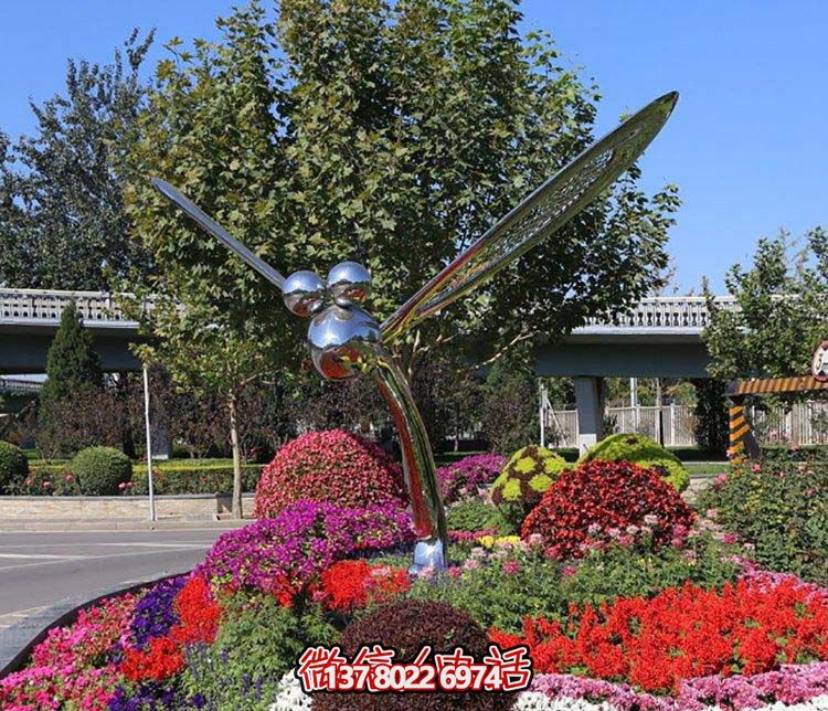 大型不銹鋼蜻蜓雕塑，給城市花園添彩
