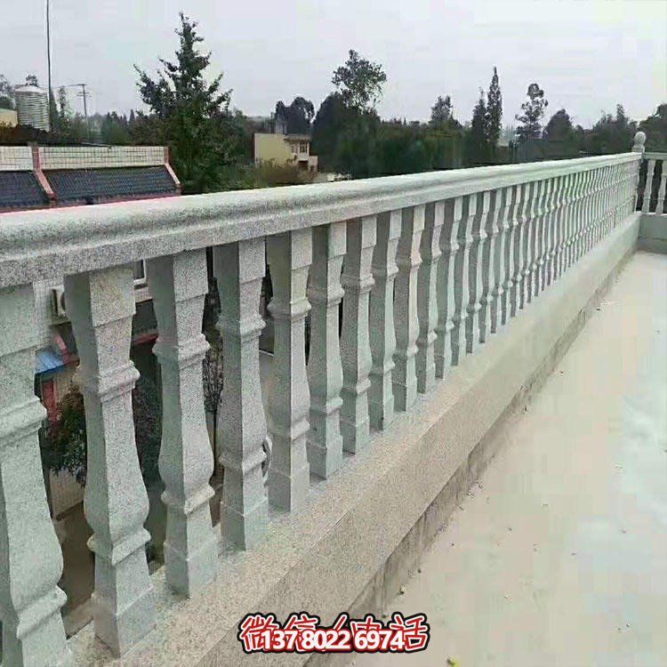 傳統(tǒng)的大理石護欄雕塑，為城市街頭和河道添彩