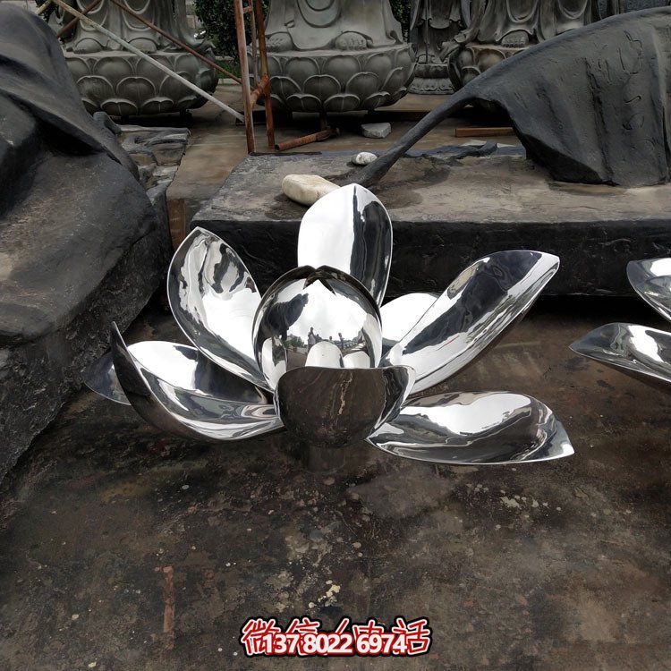 藝術(shù)融入公園，炫彩不銹鋼鏡面荷花雕塑