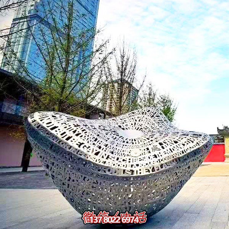 創(chuàng)意發(fā)光不銹鋼元寶雕塑，裝點(diǎn)廣場(chǎng)