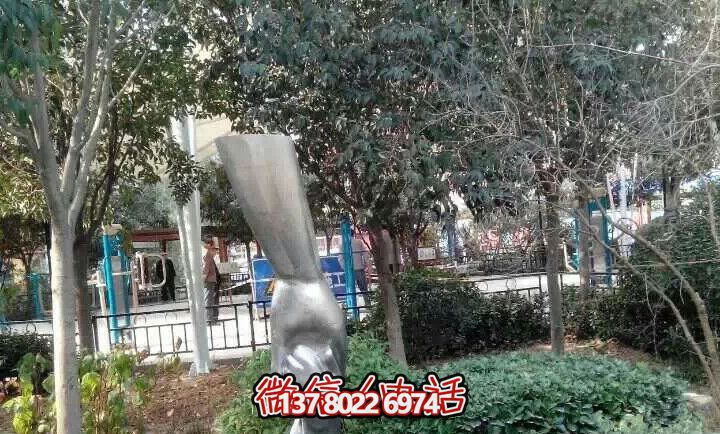 不銹鋼兒童雕塑——讓孩子們在學(xué)校里拉大手，拋光小手