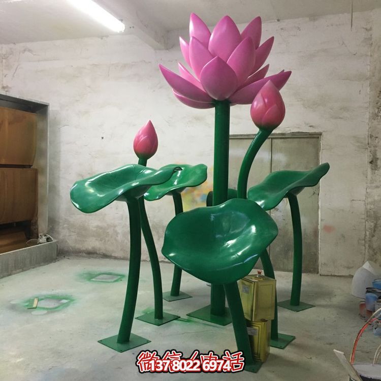 大型不銹鋼彩繪蓮花擺件，為游樂場、商場、戶外公園增色
