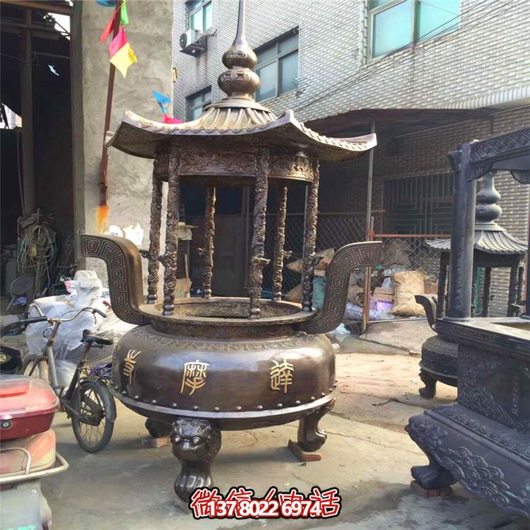 仿古寶蓋圓形香爐，擺放于寺廟、道觀等室內(nèi)