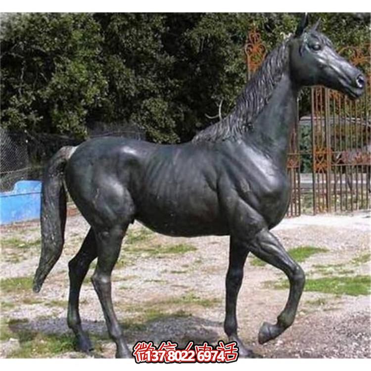 玻璃鋼仿銅馬雕塑，為園林廣場(chǎng)增添獨(dú)特魅力
