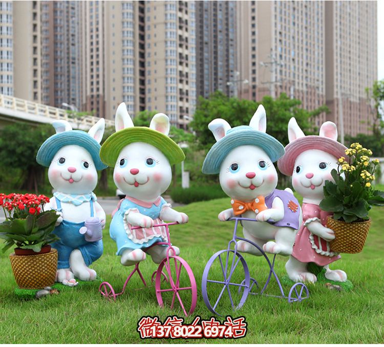 可愛兔子雕塑，為您的草坪添彩