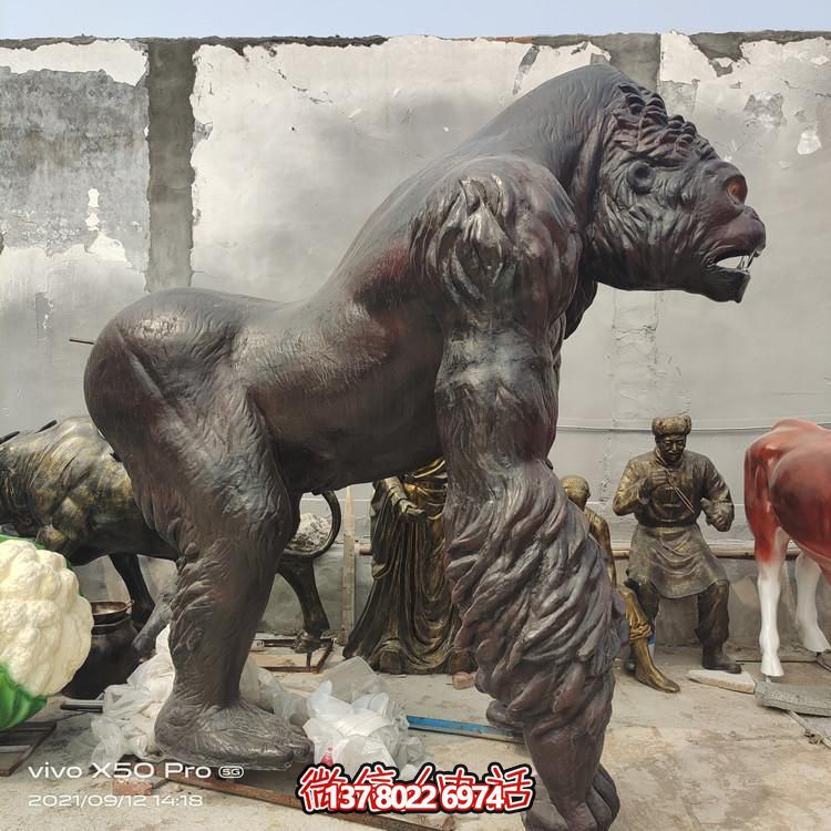 仿真玻璃鋼大猩猩雕塑，給游樂園帶來新的樂趣