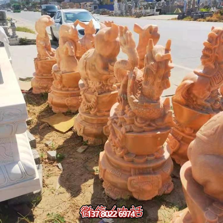 紅晚霞景區(qū)，十二生肖雕塑之旅