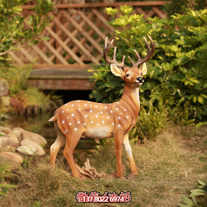 玻璃鋼彩繪梅花鹿雕塑，為庭院增添創(chuàng)意生活