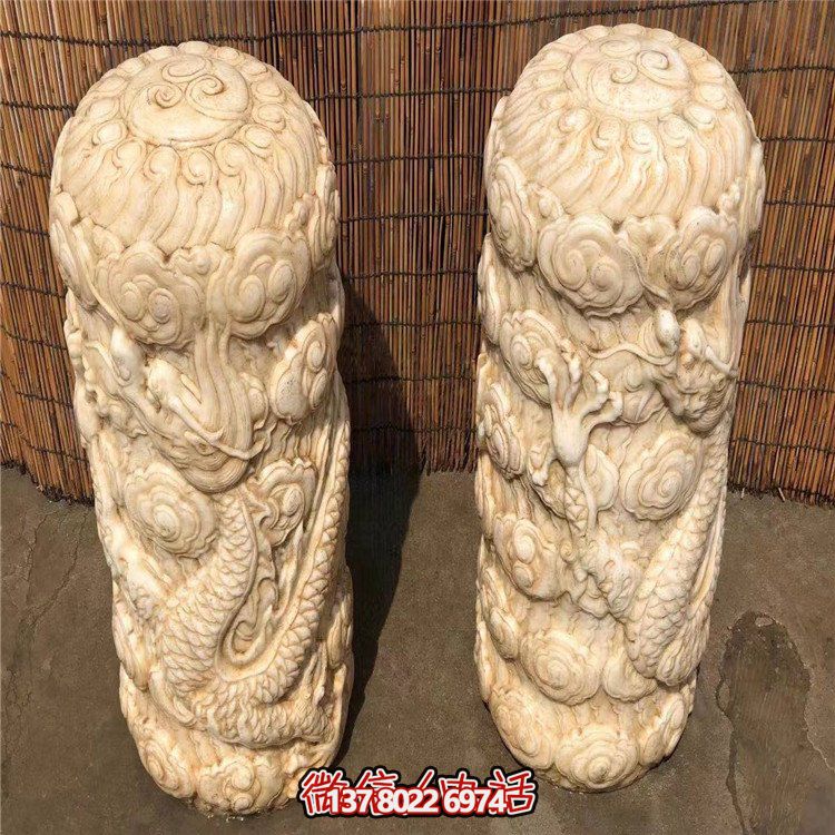 精美石柱浮雕擺件，添上龍庭院門口的濃濃文化氣息