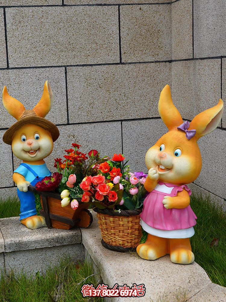 玻璃鋼彩繪只兔子雕塑，為庭院增添精彩