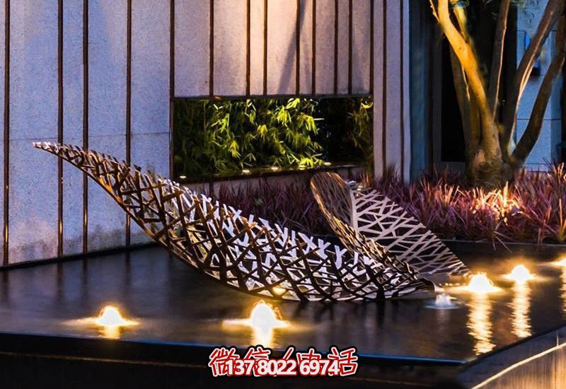 不銹鋼樹葉鏤空雕塑，給戶外和酒店環(huán)境帶來優(yōu)雅氣息