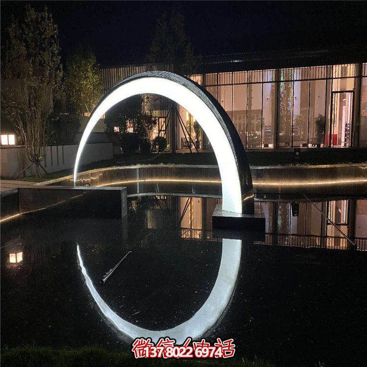 不銹鋼發(fā)光圓環(huán)雕塑，點亮戶外園林景觀