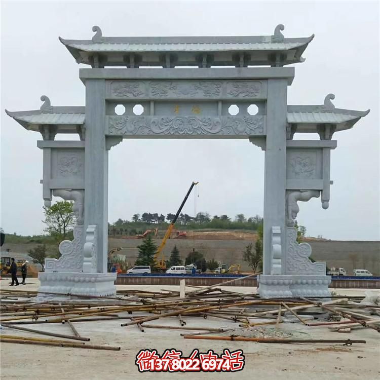傳統(tǒng)工藝石雕牌坊，點綴鄉(xiāng)村美景
