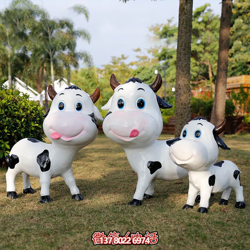 萌卡通牛雕塑，漫步在玻璃鋼公園