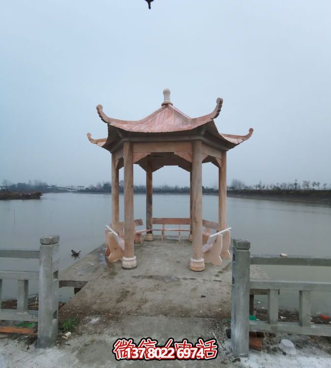 河邊大理石涼亭雕塑，欣賞晚霞紅