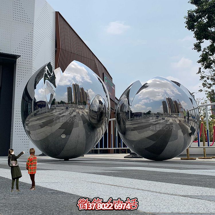 大型不銹鋼鏡面球體雕塑，為你的戶外空間增添獨特氣息