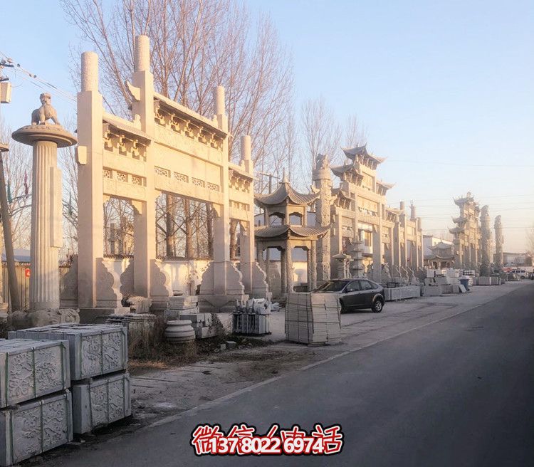 大理石門牌樓，點(diǎn)綴村莊入口