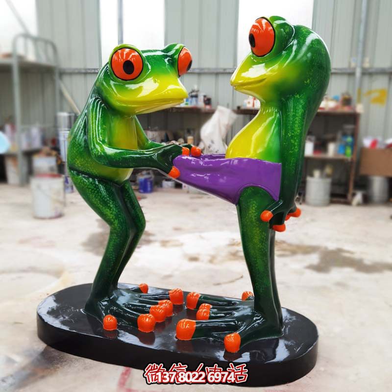 逗趣玻璃鋼青蛙雕塑，為景區(qū)增色不只