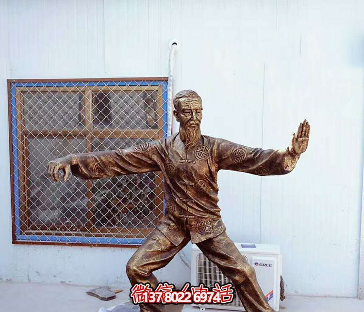 太極拳老人銅雕，讓景區(qū)更加精彩