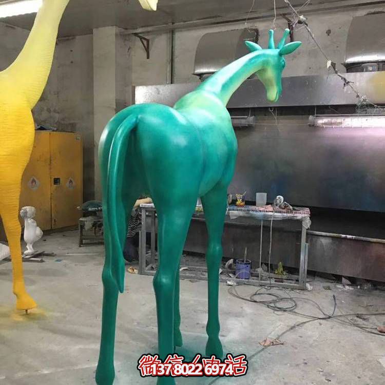 陳美大型戶外動(dòng)物長(zhǎng)頸鹿雕塑擺件