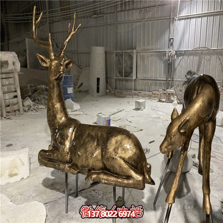 玻璃鋼仿銅小鹿擺件，戶(hù)外草坪動(dòng)物模型