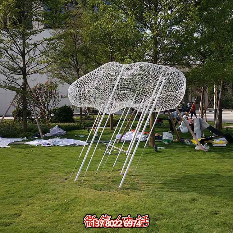 不銹鋼祥云雕塑，點綴美麗的戶外草坪