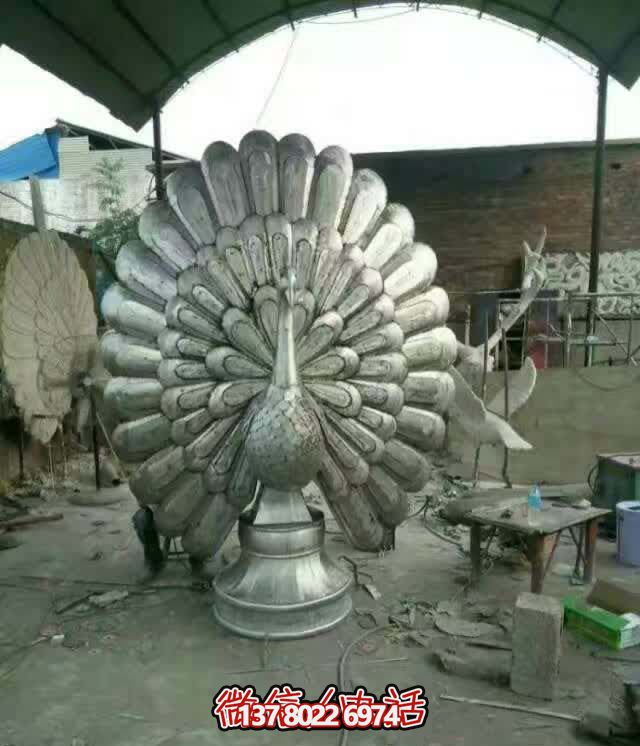 玻璃鋼孔雀雕塑，讓大型酒店里開屏舊的神韻