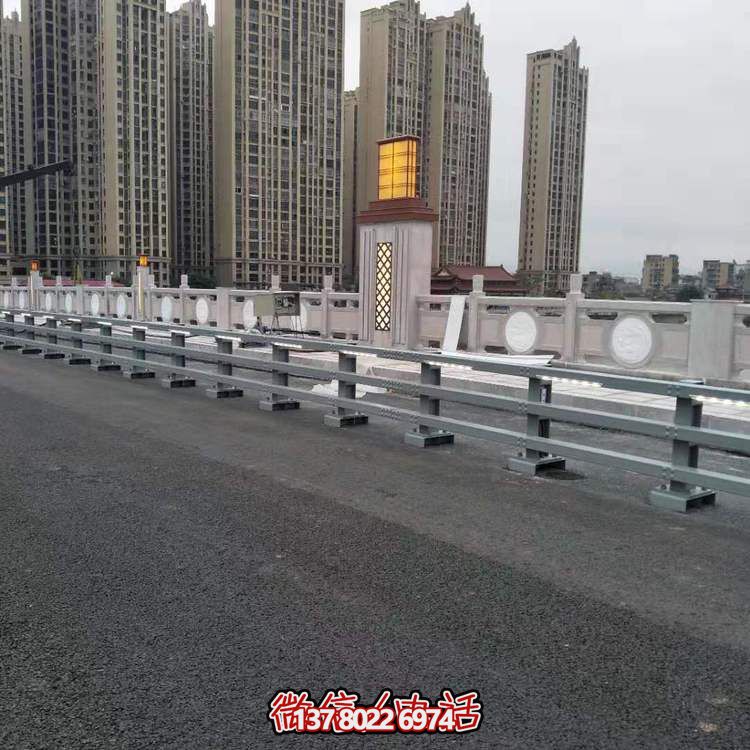 大理石護欄雕塑，為街道景觀帶來精美絕倫