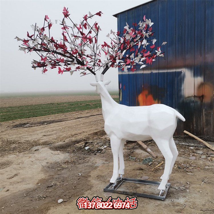 玻璃鋼雕塑梅花鹿，為戶外園林景觀增添抽象美感