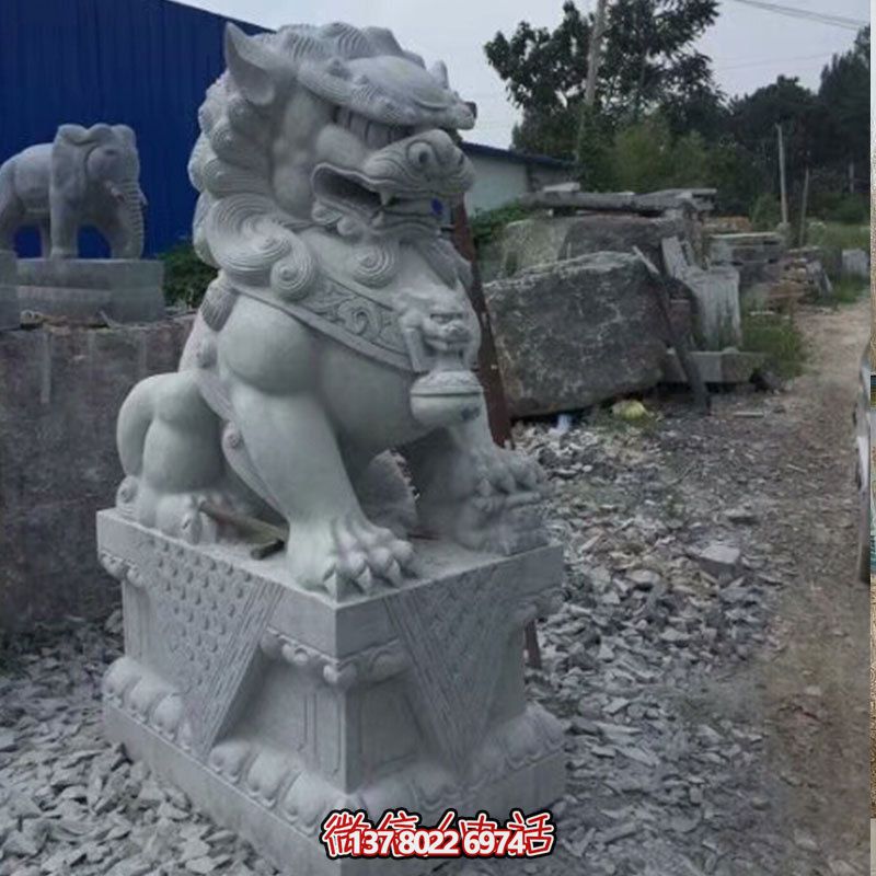 獅子雕塑鎮(zhèn)宅辟邪，美觀大方