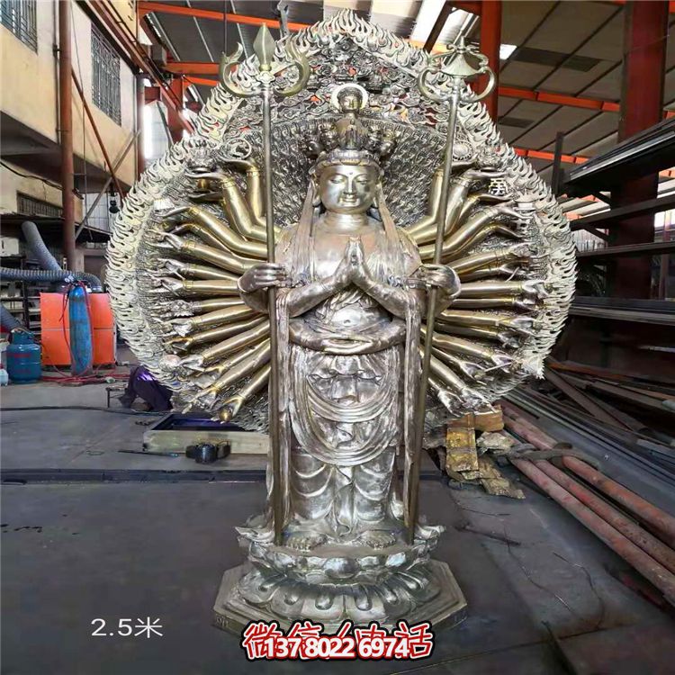 游覽千手觀音大型景觀雕塑，探索本土古代寺廟文化