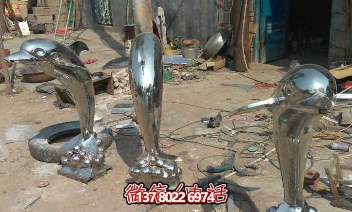 不銹鋼海豚雕塑——點(diǎn)綴花園，增添寧?kù)o之美