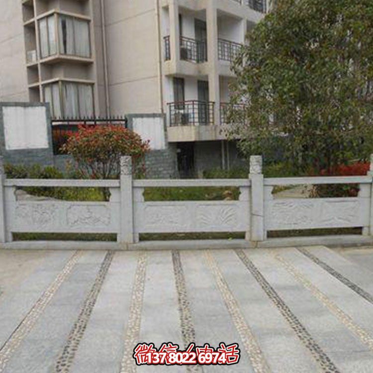 高品質(zhì)青石雕刻欄桿欄板，為您的小區(qū)裝飾添彩