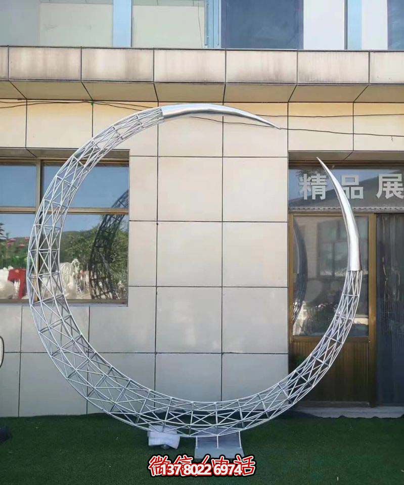 精致月亮雕塑，為您的別墅庭院增添美感