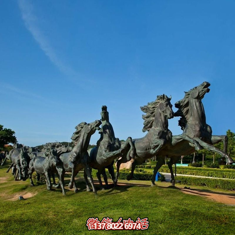 不銹鋼仿古馬雕塑萬(wàn)馬奔騰，重現(xiàn)古老傳奇
