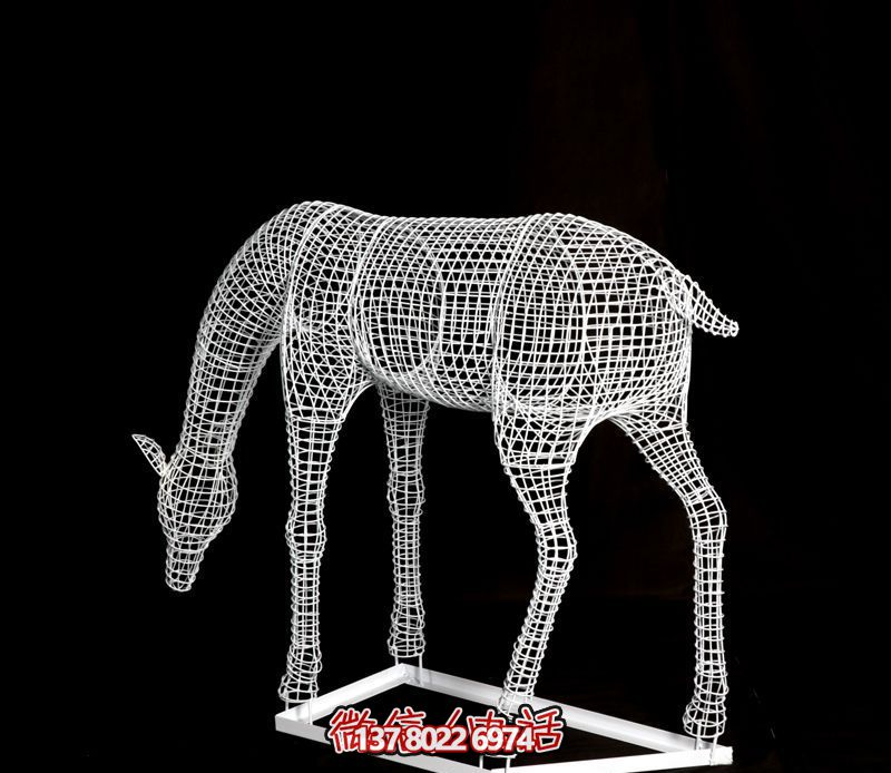 鐵藝梅花鹿雕塑，鏤空低頭更具韻味