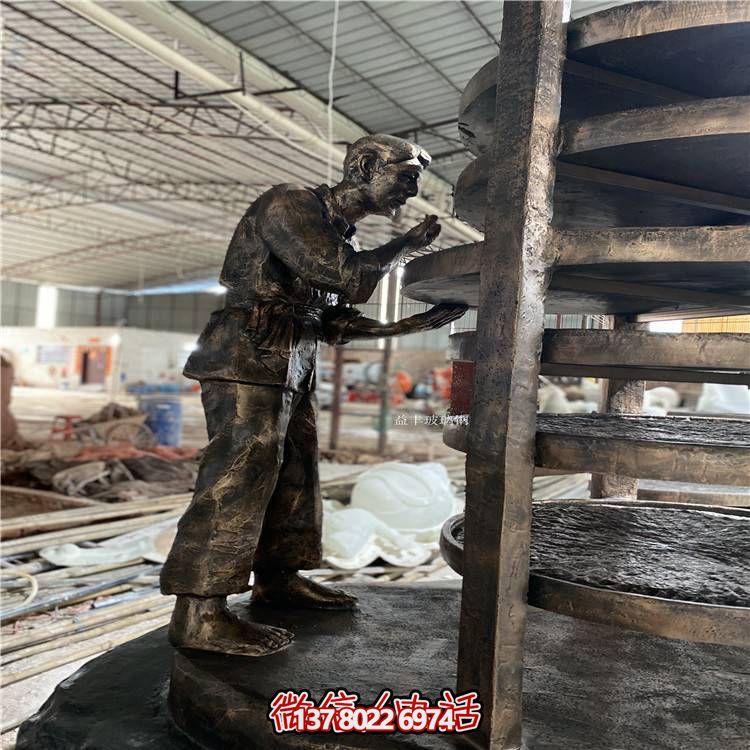 玻璃鋼仿銅人物擺件，點綴戶外園林景觀