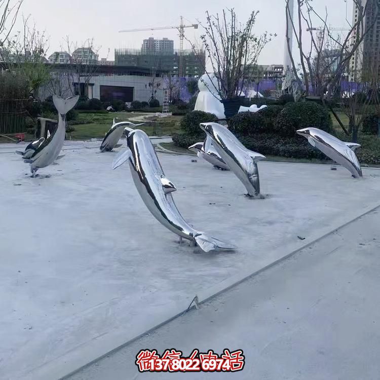 海豚不銹鋼雕塑，點綴小區(qū)樓盤綠化裝飾
