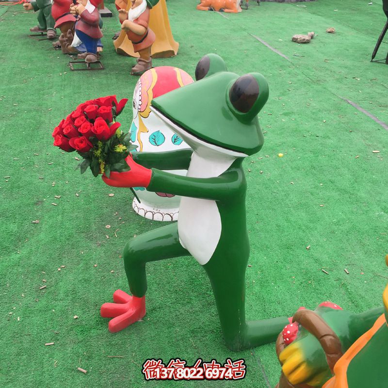 玻璃鋼雕塑，玫瑰青蛙拿玻璃公園裝飾