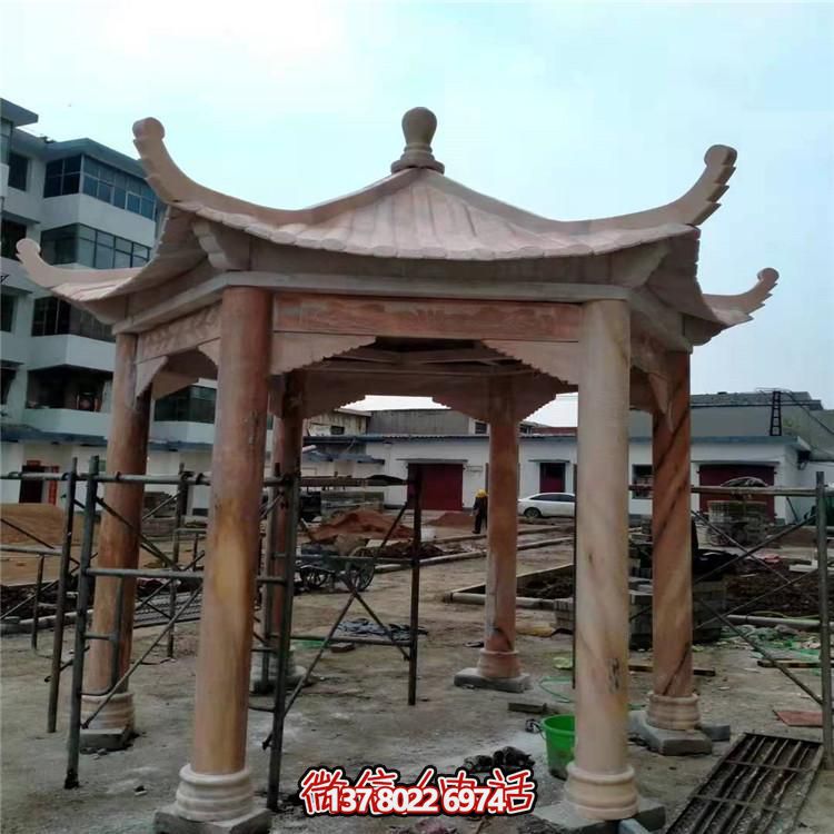 仿古涼亭，盡情欣賞晚霞染紅的美景