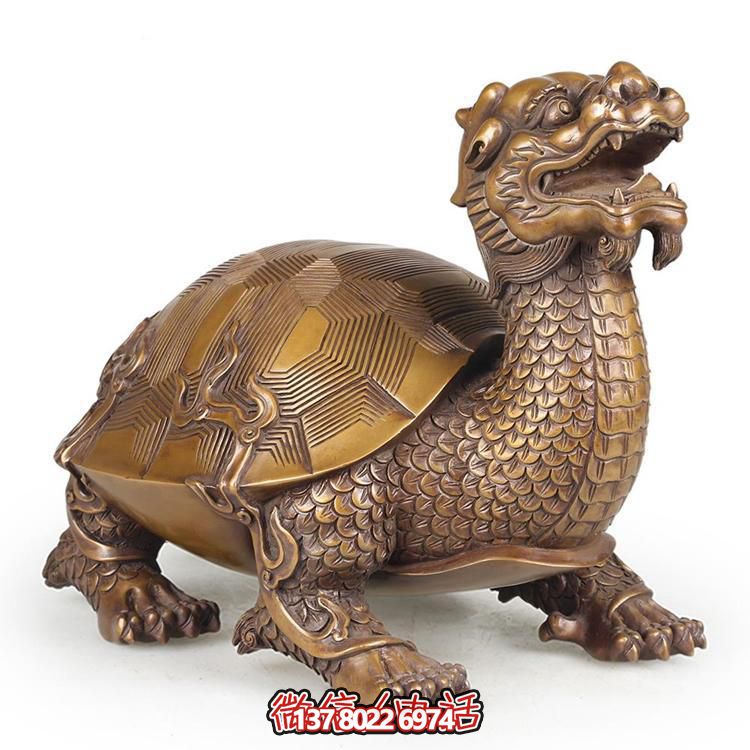 巨型銅雕龍龜?shù)袼?，拙樸寺廟裝點(diǎn)