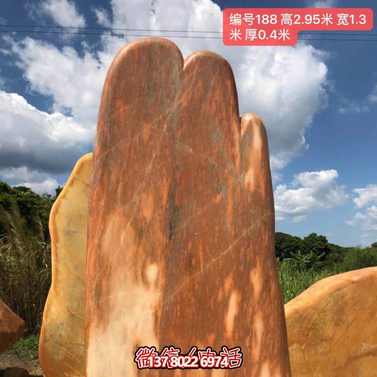 大型黃蠟景觀石雕塑，點綴自然美景