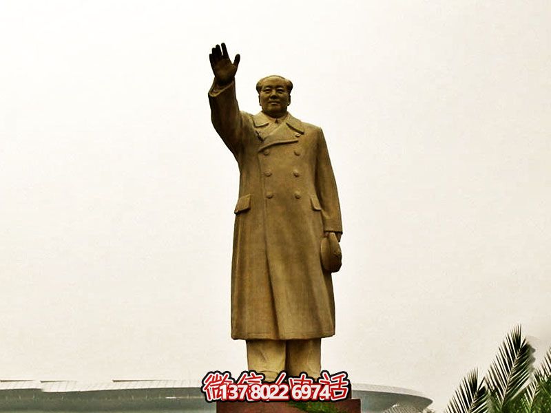 毛澤東偉人銅雕揮手，宣揚偉大精神！