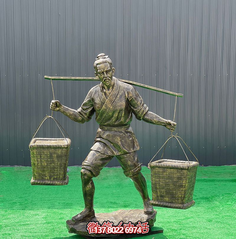 仿銅雕塑，勤勞農(nóng)耕人物雕塑，裝飾庭院玻璃鋼挑擔(dān)子