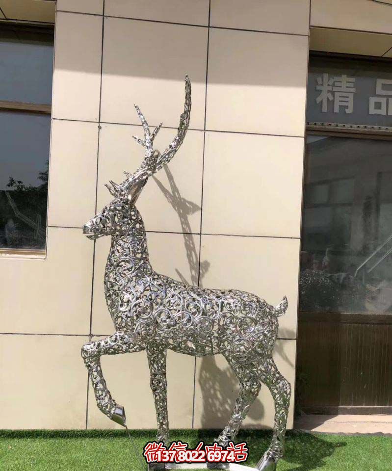 不銹鋼梅花鹿雕塑，走出別墅的美
